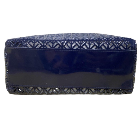 NWT Tory Burch Navy Blue Lattice Perforated PVC Tote Bag Beach Travel Handbag - Picture 3 of 8